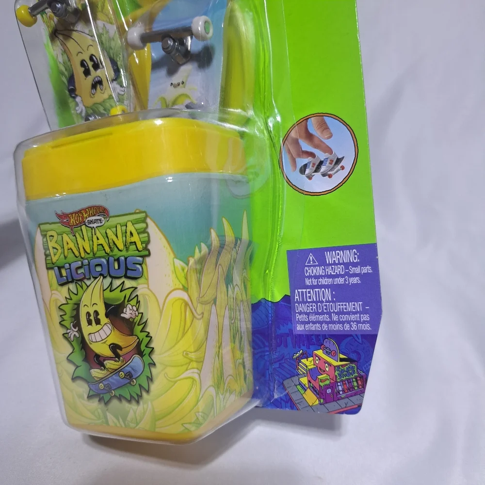 Hot Wheels Skate Bananalicious Pack, Skateboard, Shoes‎ Yellow
